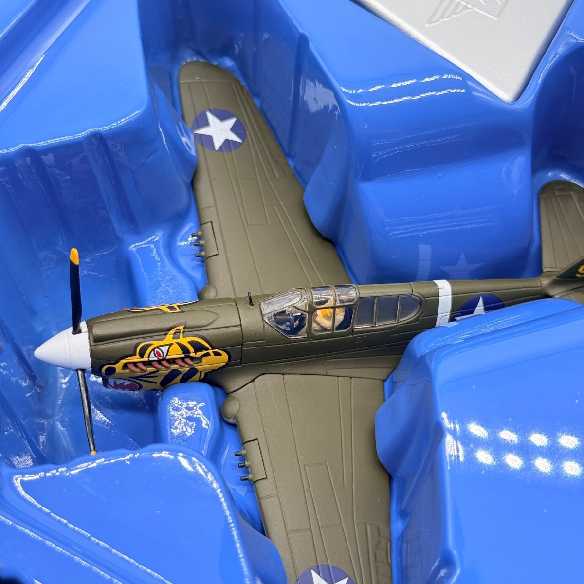 Corgi Aviation AA35205 1:72 Curtiss P - 40E Warhawk Aleutian Tigers 1943 - Corgi