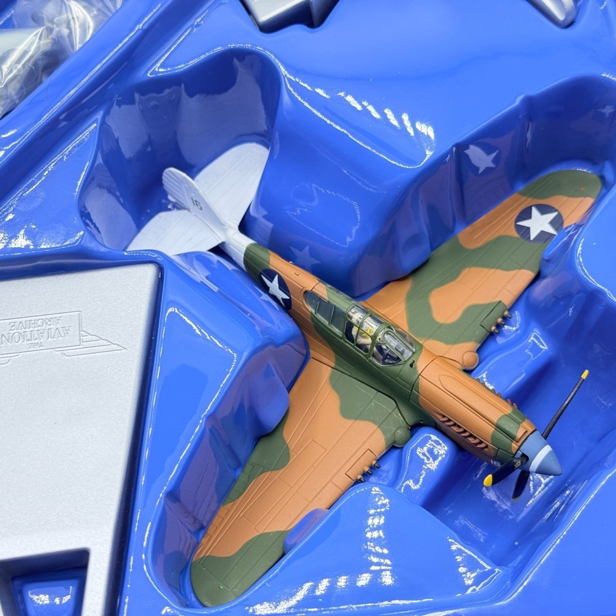Corgi Aviation AA35211 1:72 P - 40E Warhawk 'Typhoon McGoon' Lt Clyde V Kinsley - Corgi