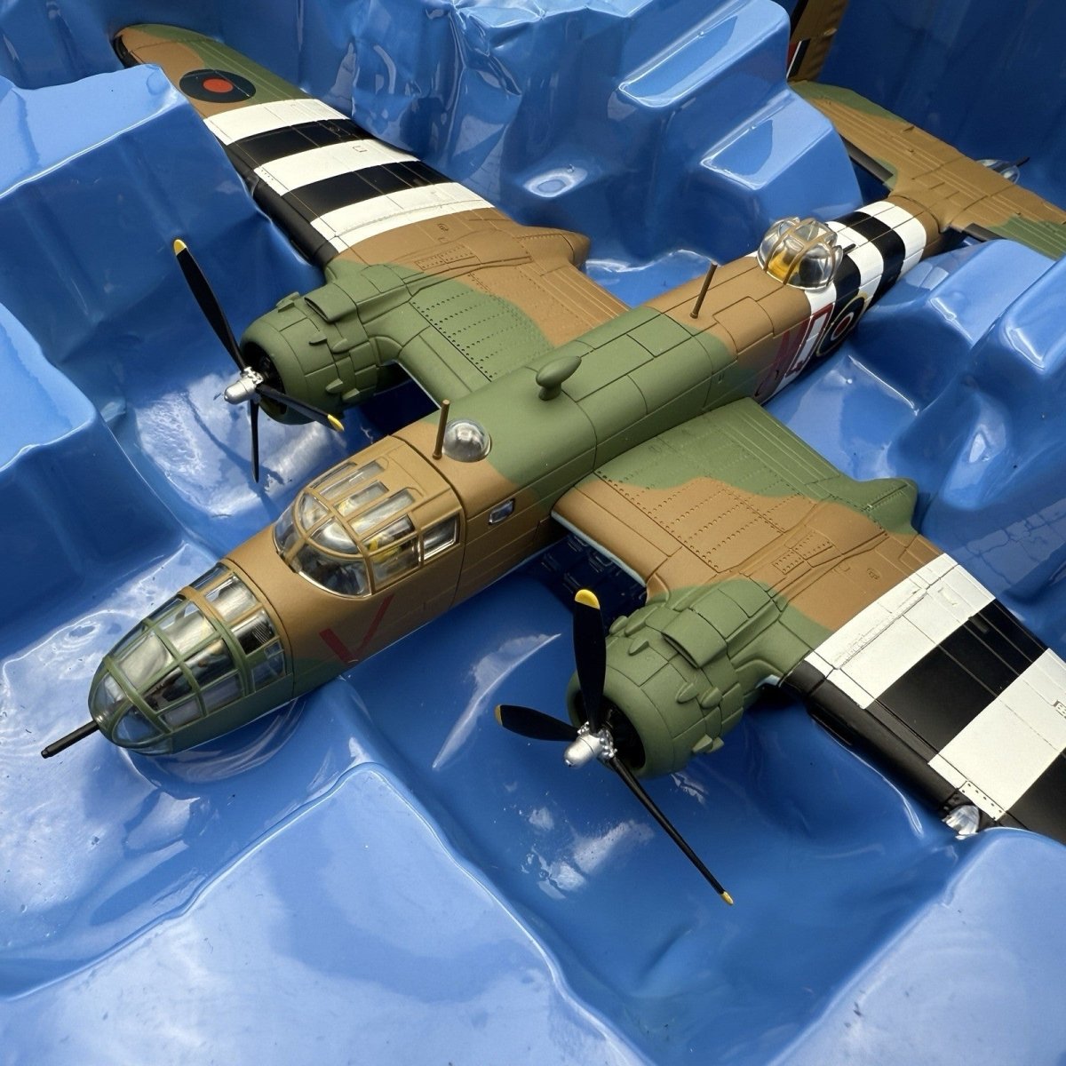 Corgi Aviation AA35304 1:72 North American B - 25J Mitchell II RAF - Corgi