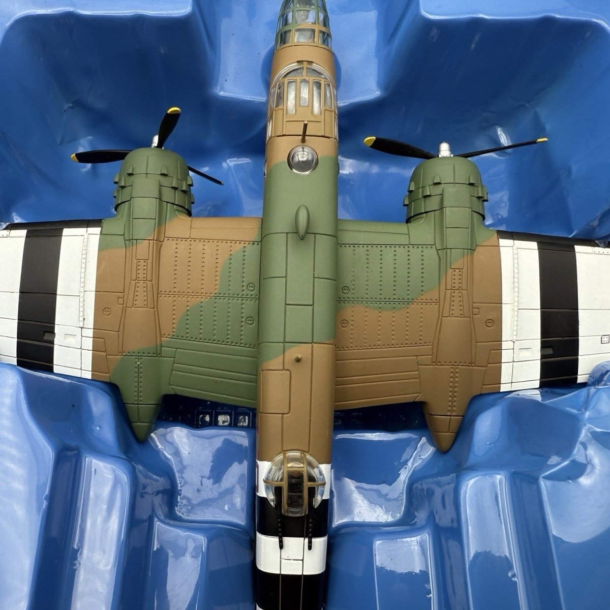 Corgi Aviation AA35304 1:72 North American B - 25J Mitchell II RAF - Corgi