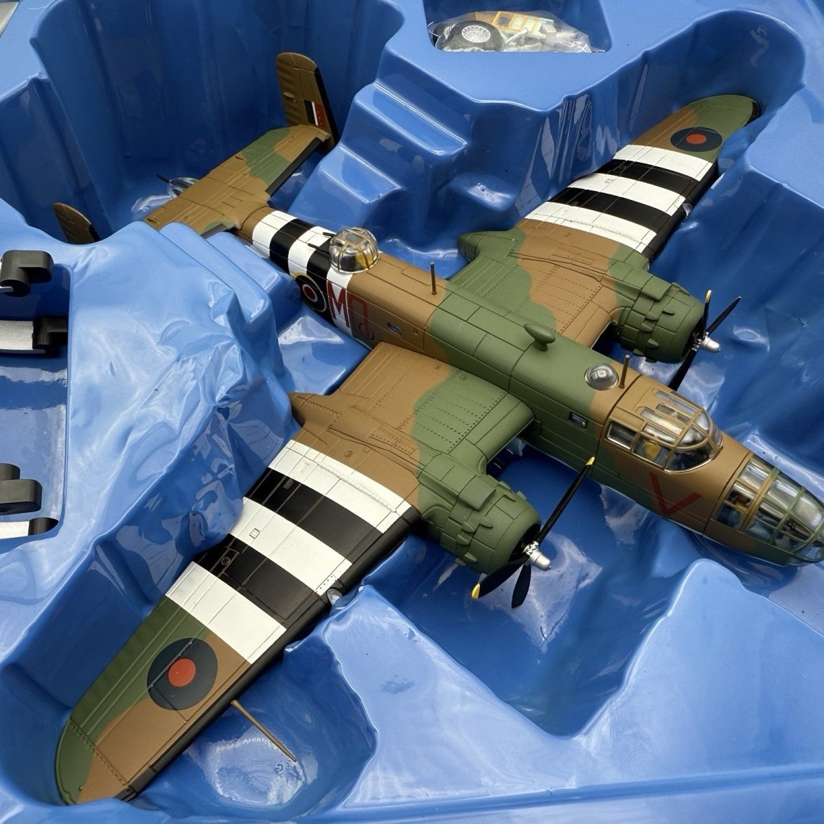 Corgi Aviation AA35304 1:72 North American B - 25J Mitchell II RAF - Corgi