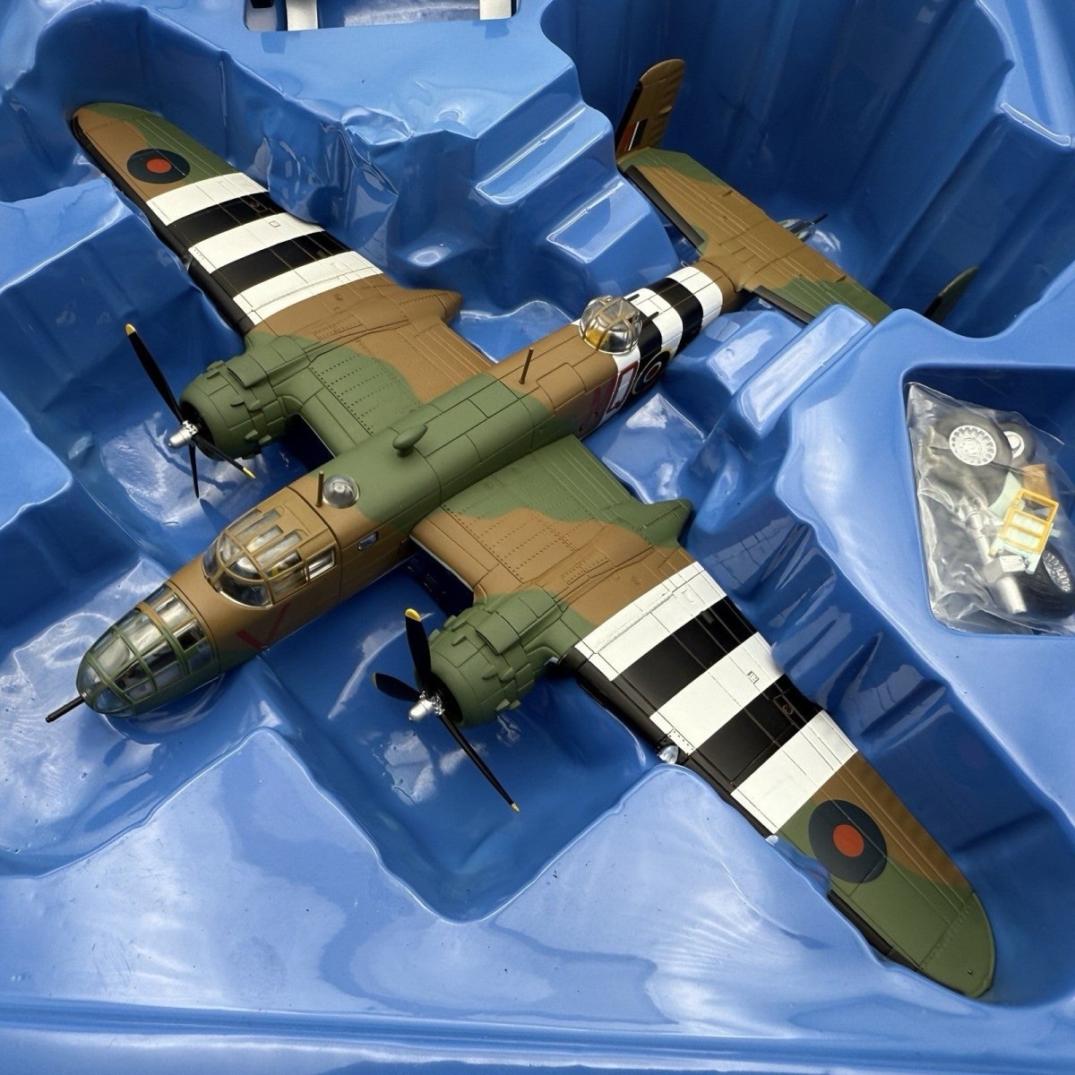 Corgi Aviation AA35304 1:72 North American B - 25J Mitchell II RAF - Corgi