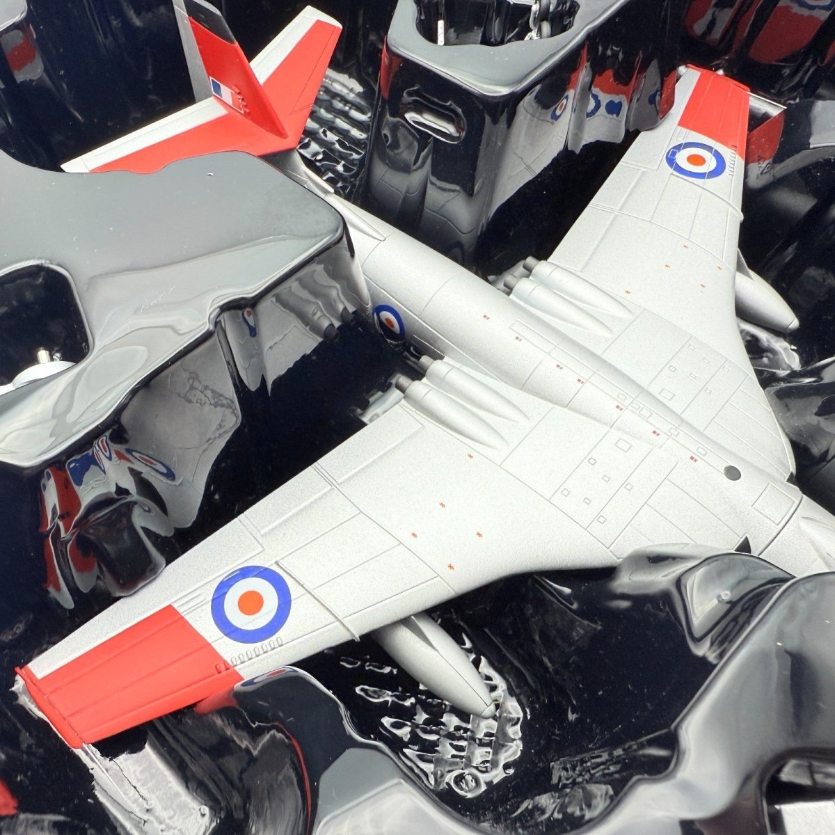 Corgi Aviation AA39404 1:114 Vickers Valiant B(PR)MK.1, 543 Sqn RAF Wyton FAULTS - Corgi