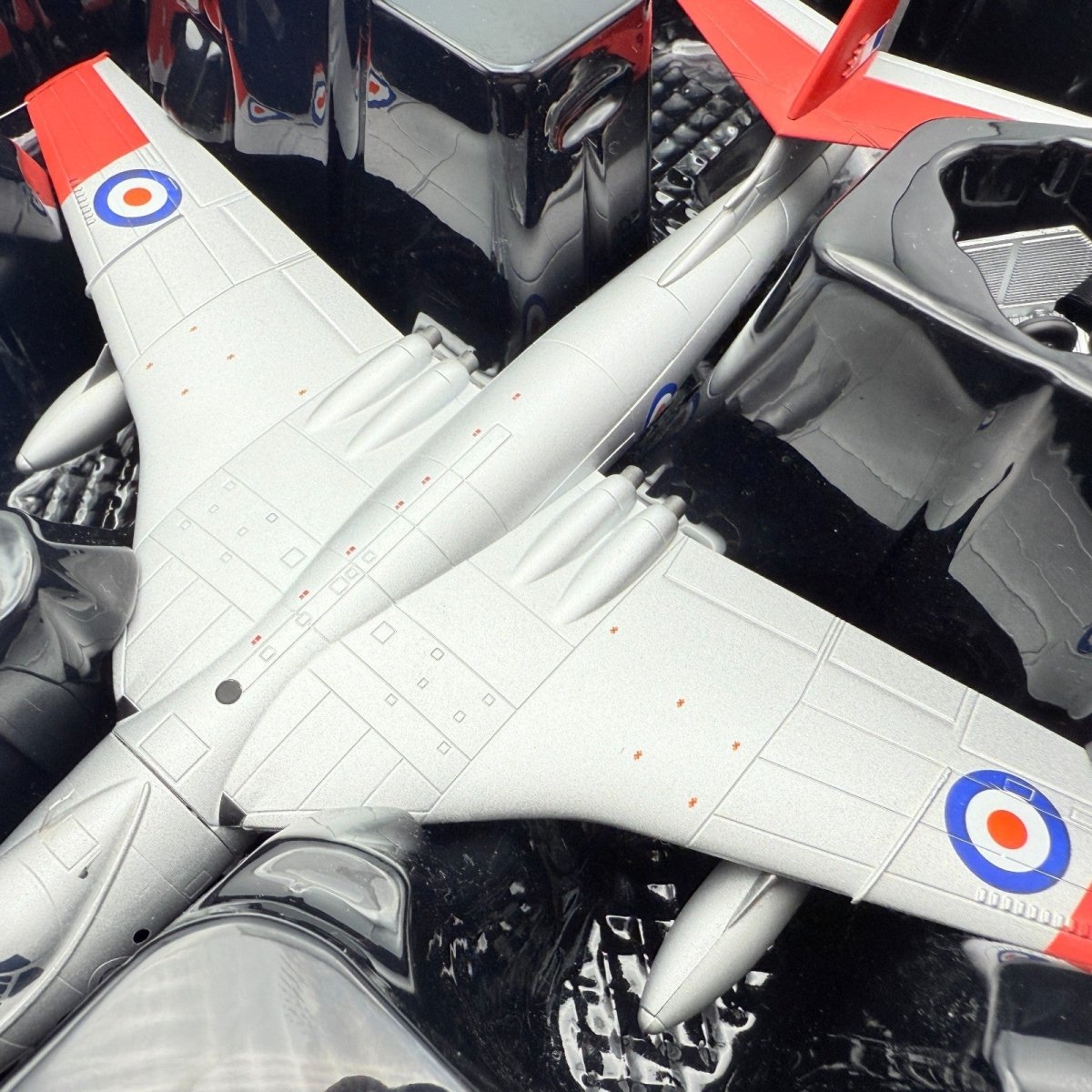 Corgi Aviation AA39404 1:114 Vickers Valiant B(PR)MK.1, 543 Sqn RAF Wyton FAULTS - Corgi