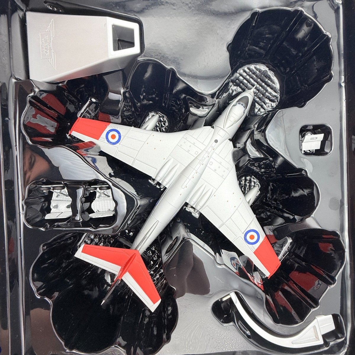 Corgi Aviation AA39404 1:114 Vickers Valiant B(PR)MK.1, 543 Sqn RAF Wyton FAULTS - Corgi