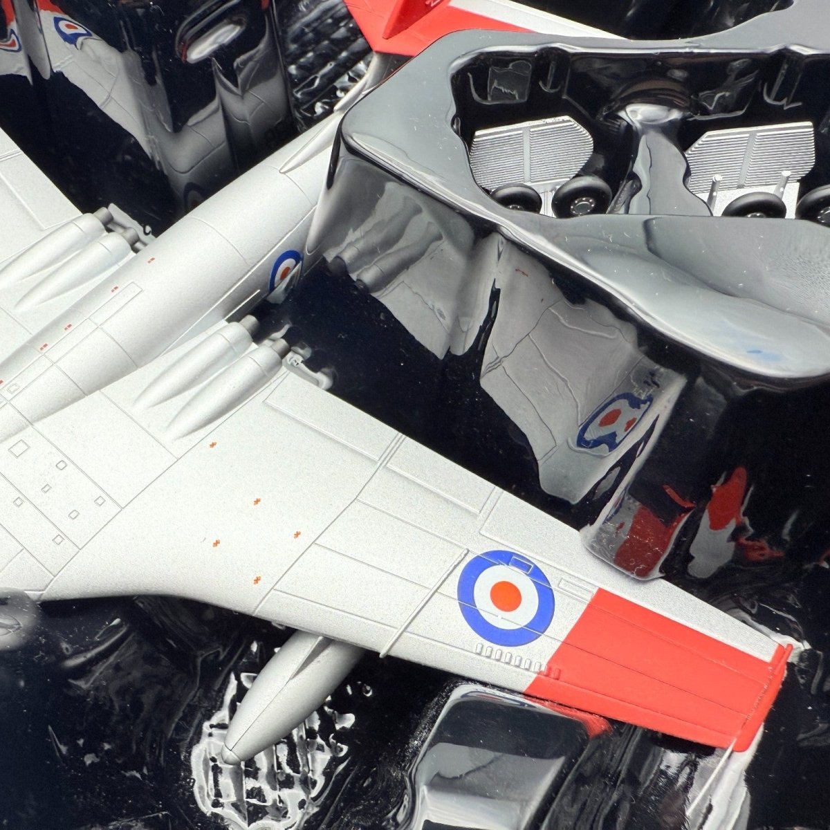 Corgi Aviation AA39404 1:114 Vickers Valiant B(PR)MK.1, 543 Sqn RAF Wyton FAULTS - Corgi