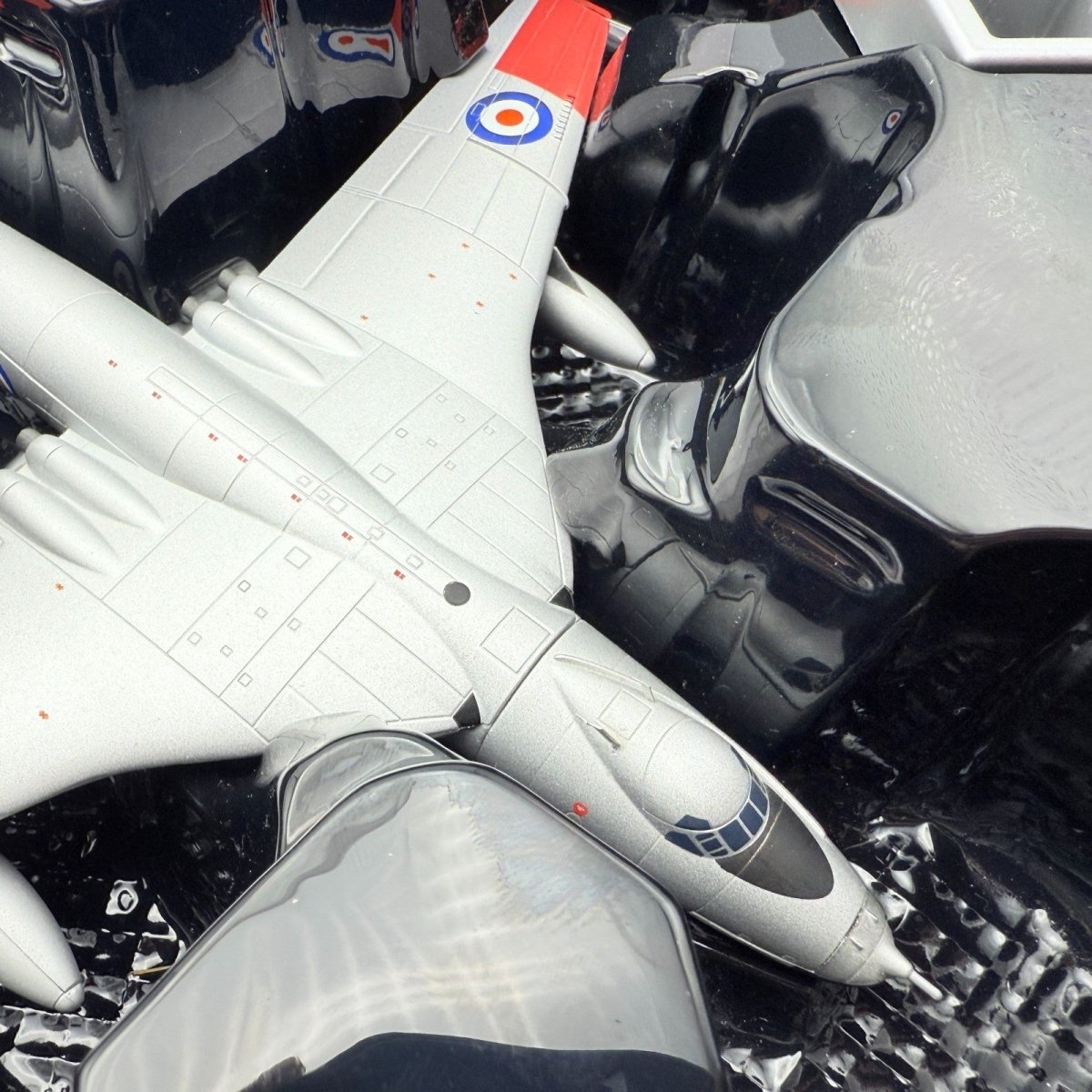 Corgi Aviation AA39404 1:114 Vickers Valiant B(PR)MK.1, 543 Sqn RAF Wyton FAULTS - Corgi