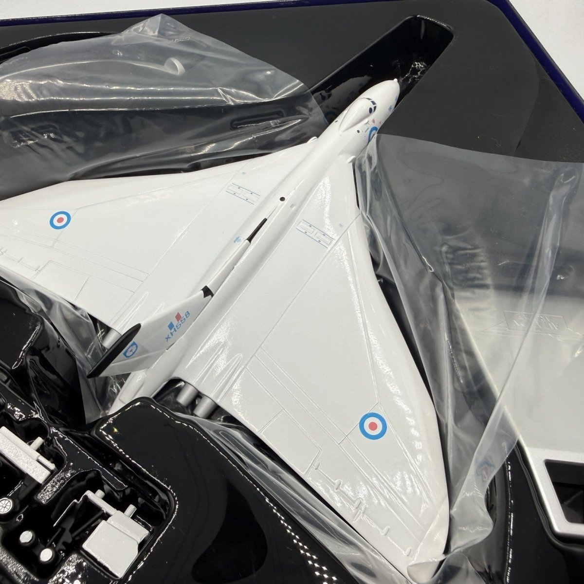 Corgi Aviation Archive 1:144 AA31208 Vulcan B.2 XH558, 230 OCU, RAF Waddington - Corgi