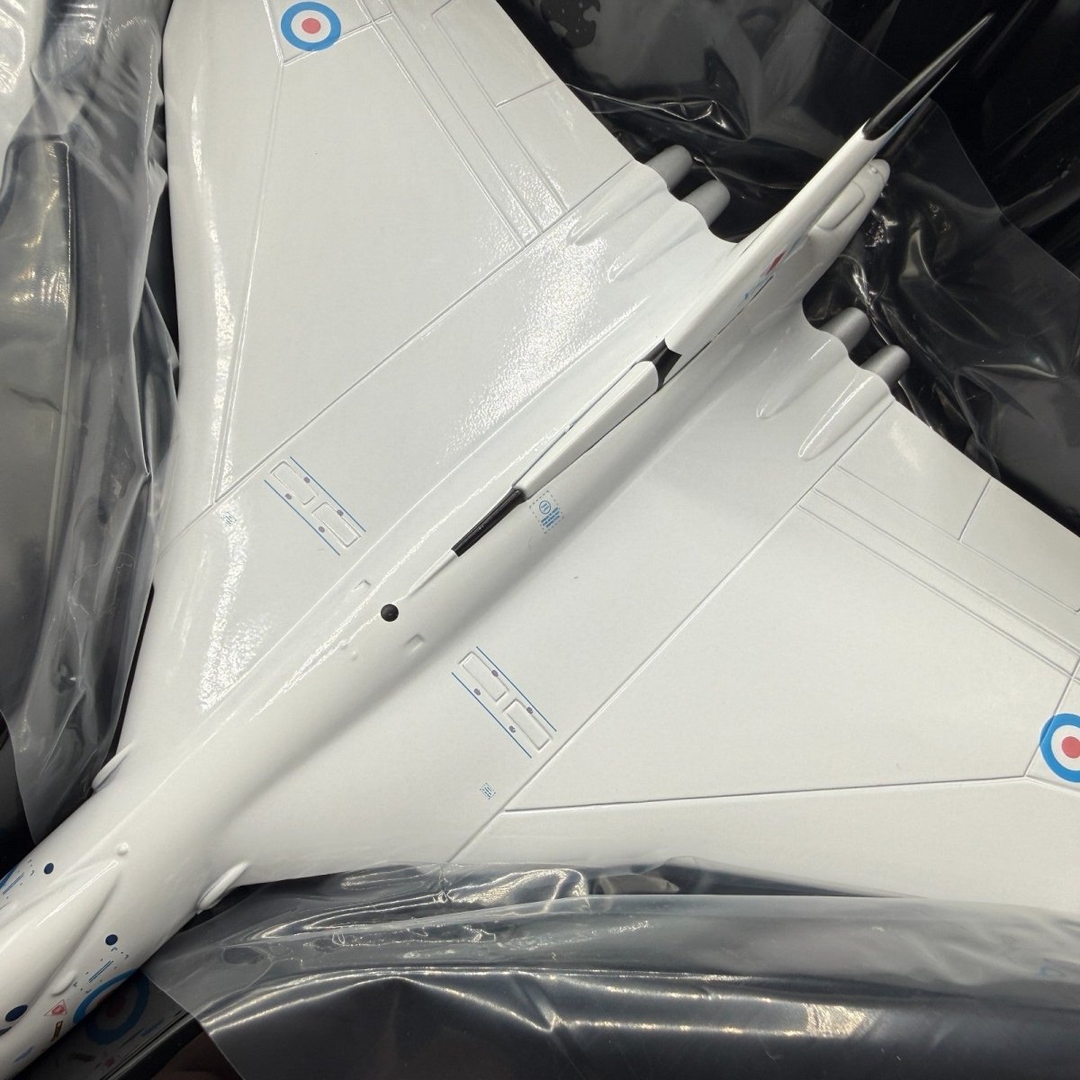 Corgi Aviation Archive 1:144 AA31208 Vulcan B.2 XH558, 230 OCU, RAF Waddington - Corgi