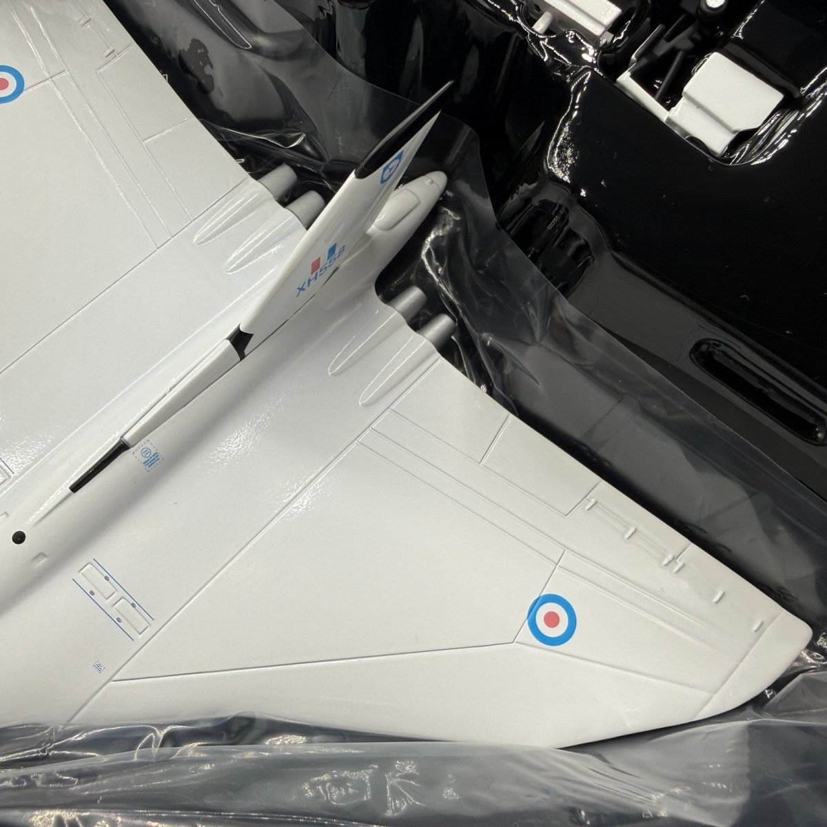 Corgi Aviation Archive 1:144 AA31208 Vulcan B.2 XH558, 230 OCU, RAF Waddington - Corgi