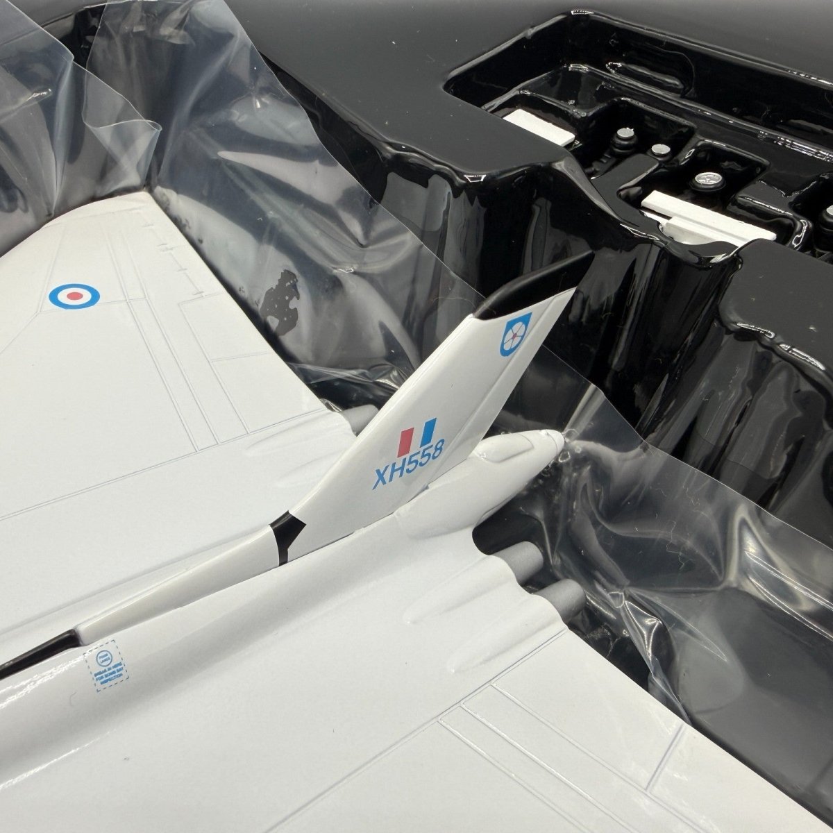 Corgi Aviation Archive 1:144 AA31208 Vulcan B.2 XH558, 230 OCU, RAF Waddington - Corgi