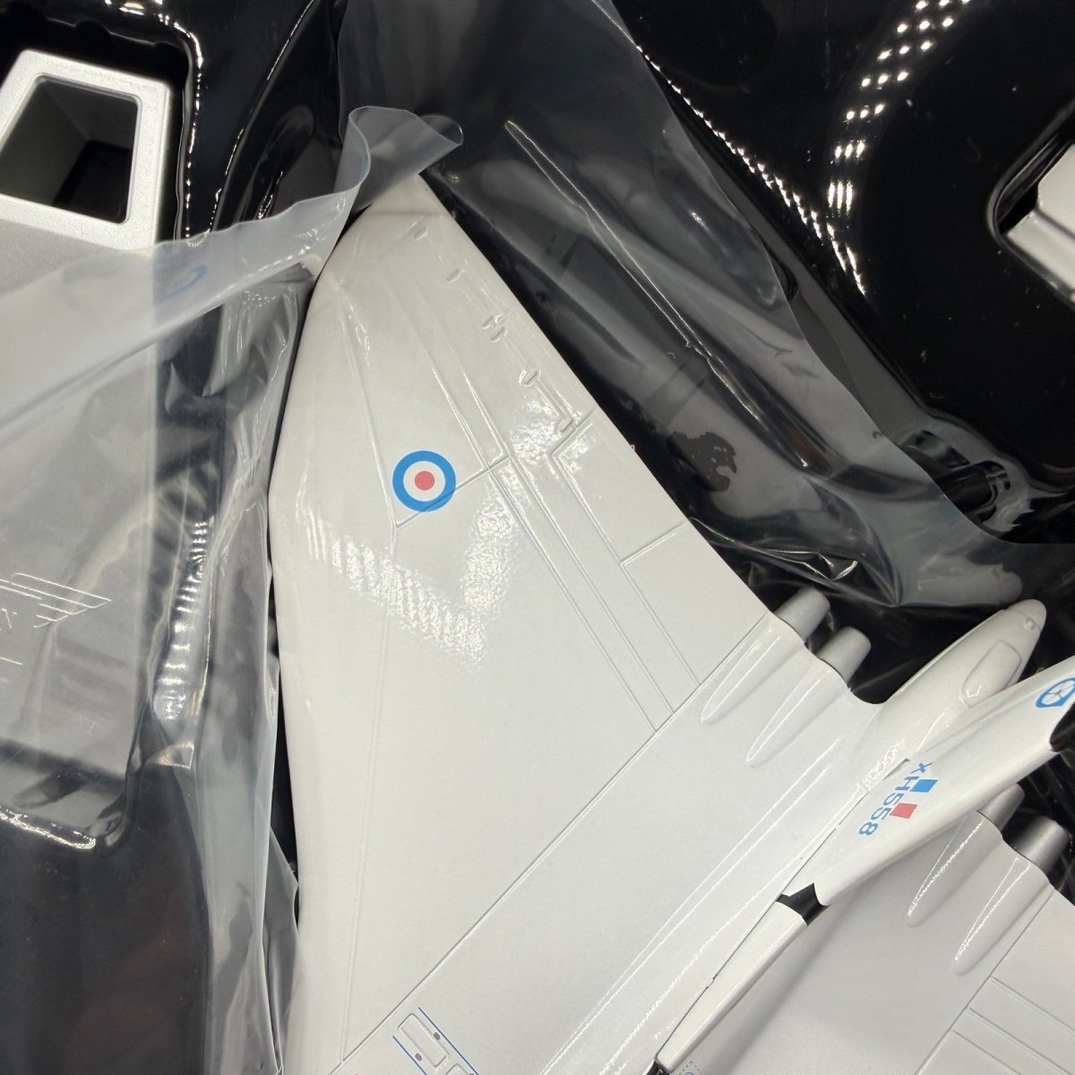 Corgi Aviation Archive 1:144 AA31208 Vulcan B.2 XH558, 230 OCU, RAF Waddington - Corgi