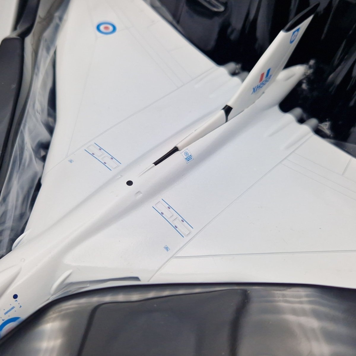Corgi Aviation Archive 1:144 Avro Vulcan B.2 XH558 230 OCU AA31208 - Corgi