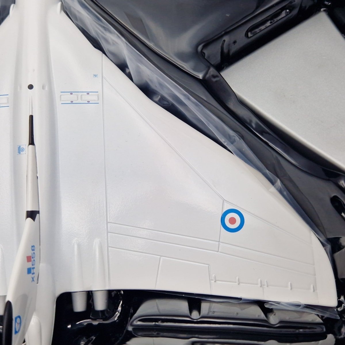 Corgi Aviation Archive 1:144 Avro Vulcan B.2 XH558 230 OCU AA31208 - Corgi