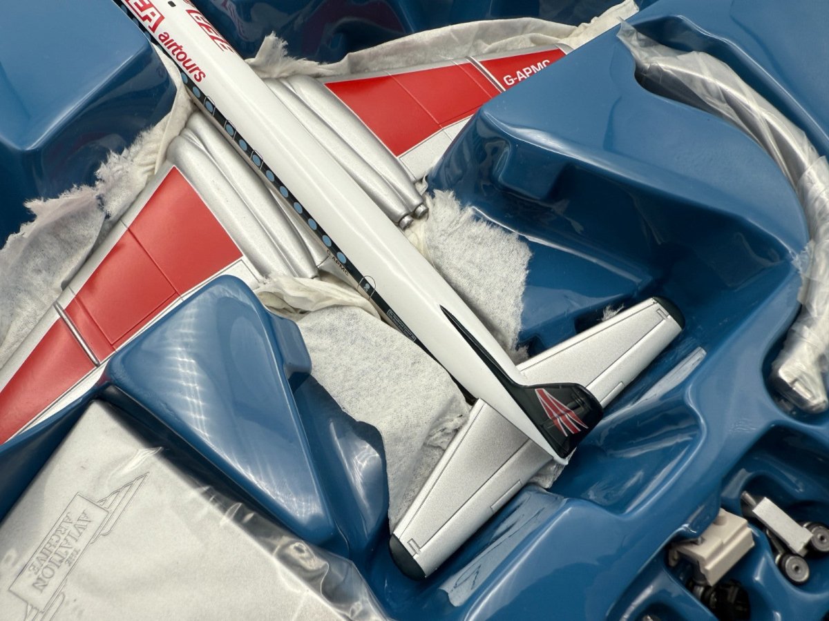 Corgi Aviation Archive 1:144 De Havilland Comet 4B BAE AirTours 48506 - Corgi