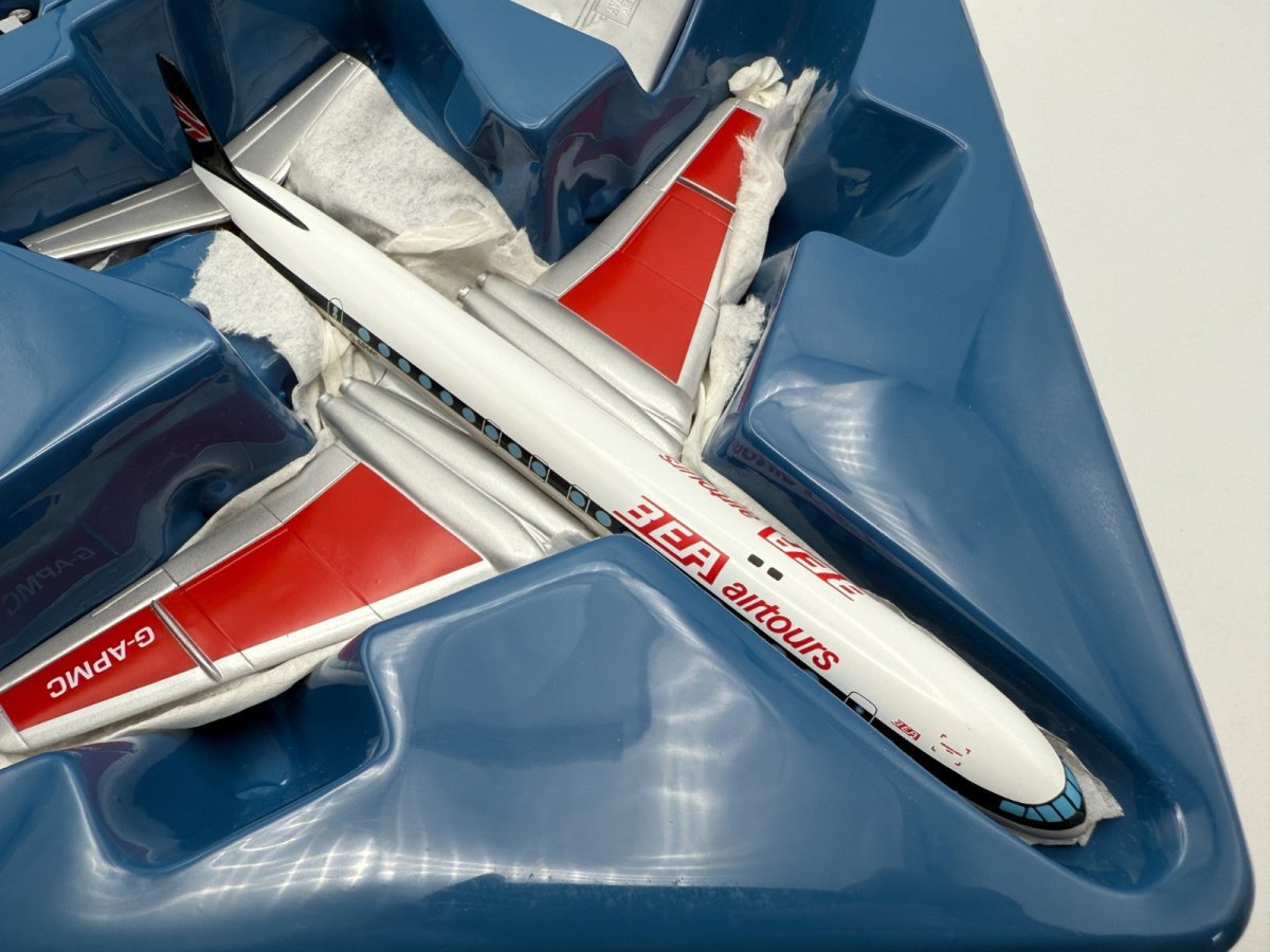 Corgi Aviation Archive 1:144 De Havilland Comet 4B BAE AirTours 48506 - Corgi