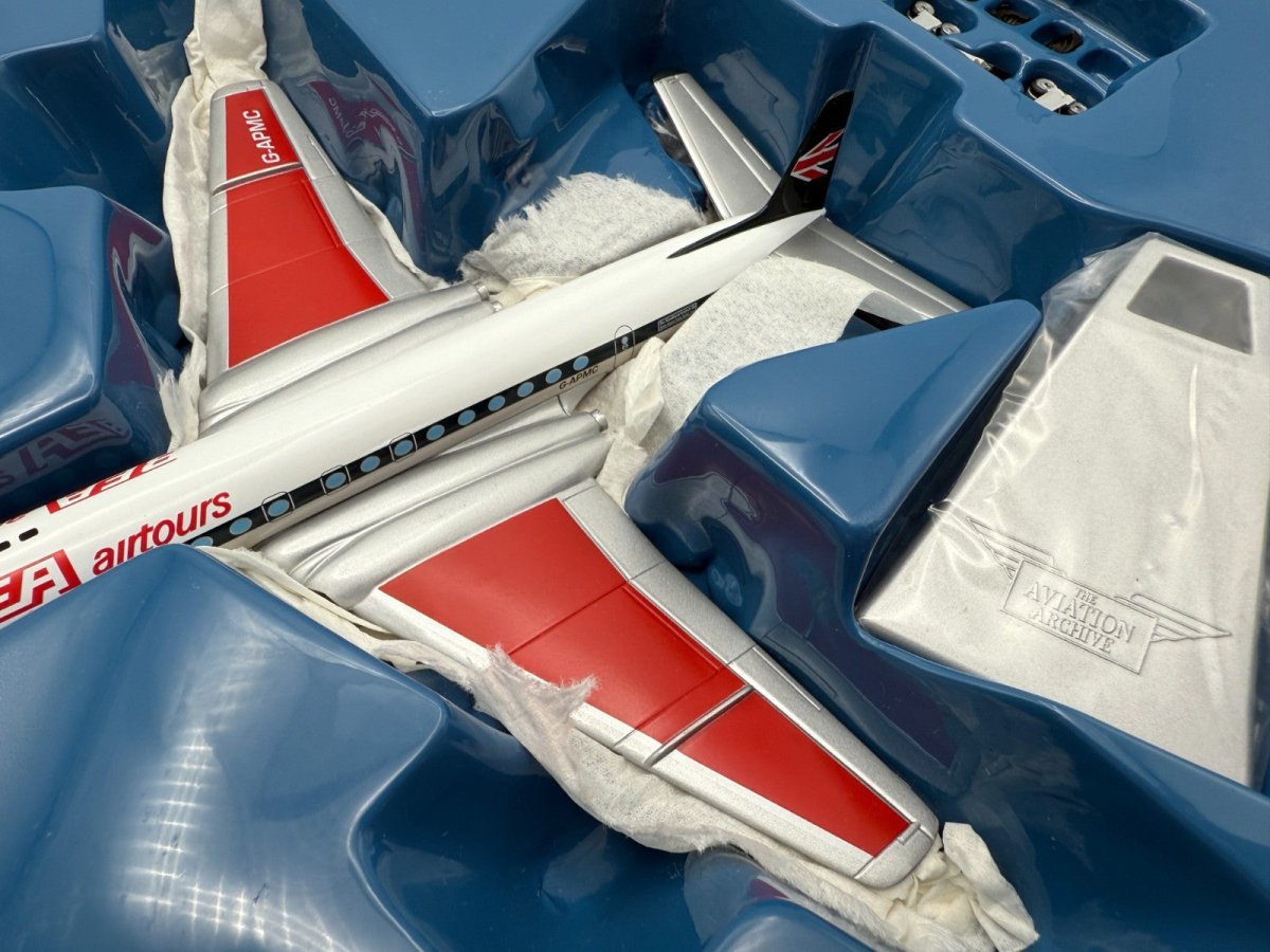 Corgi Aviation Archive 1:144 De Havilland Comet 4B BAE AirTours 48506 - Corgi