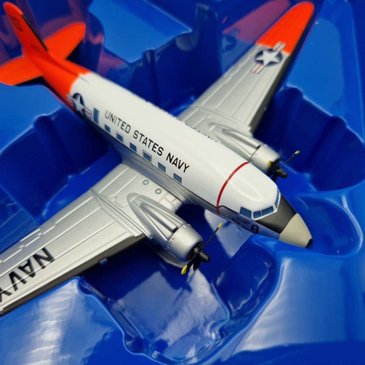 Corgi Aviation Archive 1:144 Douglas R4D - 5 'Que Sera Sera' US Navy AA30002 - Corgi