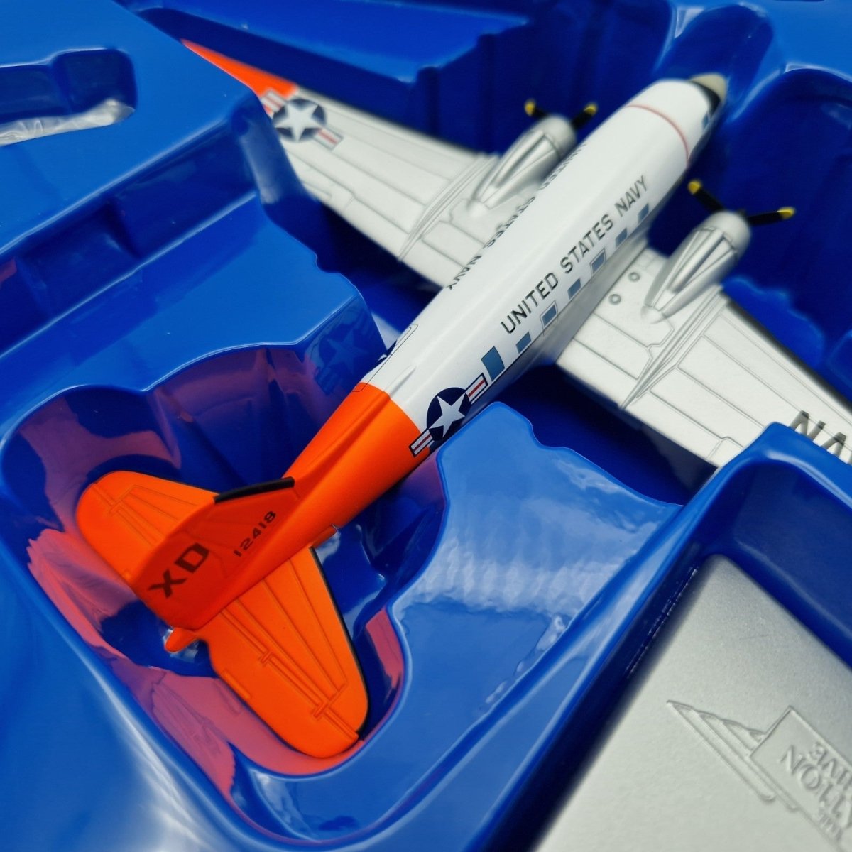 Corgi Aviation Archive 1:144 Douglas R4D - 5 'Que Sera Sera' US Navy AA30002 - Corgi