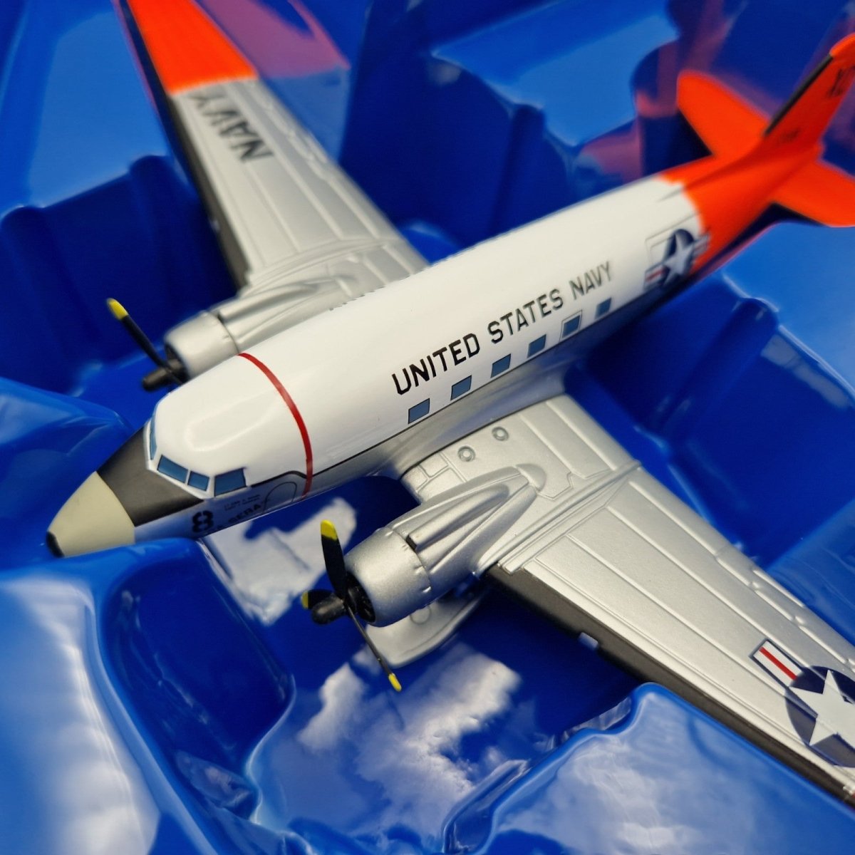 Corgi Aviation Archive 1:144 Douglas R4D - 5 'Que Sera Sera' US Navy AA30002 - Corgi