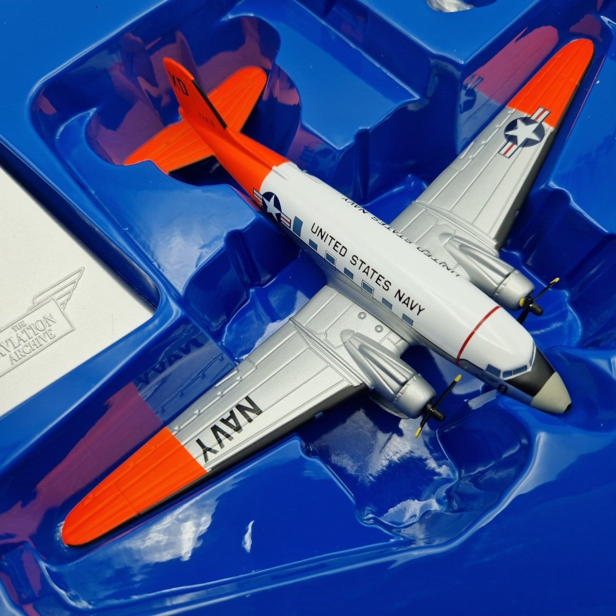 Corgi Aviation Archive 1:144 Douglas R4D - 5 'Que Sera Sera' US Navy AA30002 - Corgi