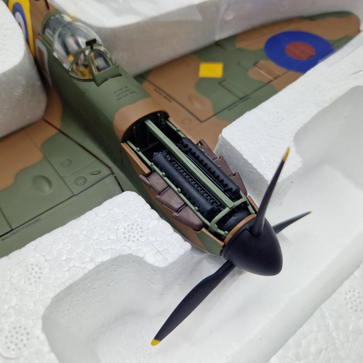 Corgi Aviation Archive 1:32 Spitfire MK1a, No.41 Sqn AA33910 - Corgi