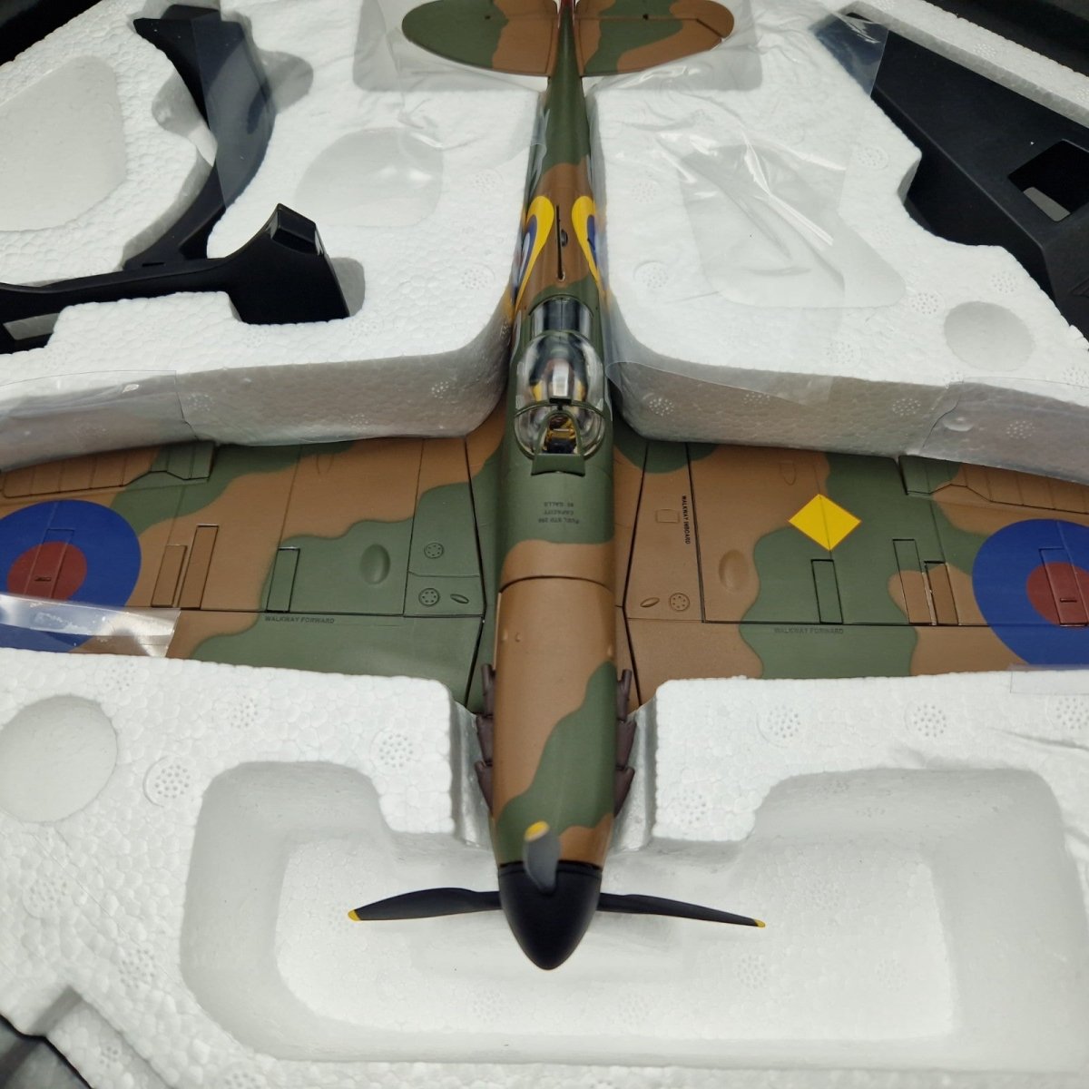 Corgi Aviation Archive 1:32 Spitfire MK1a, No.41 Sqn AA33910 - Corgi