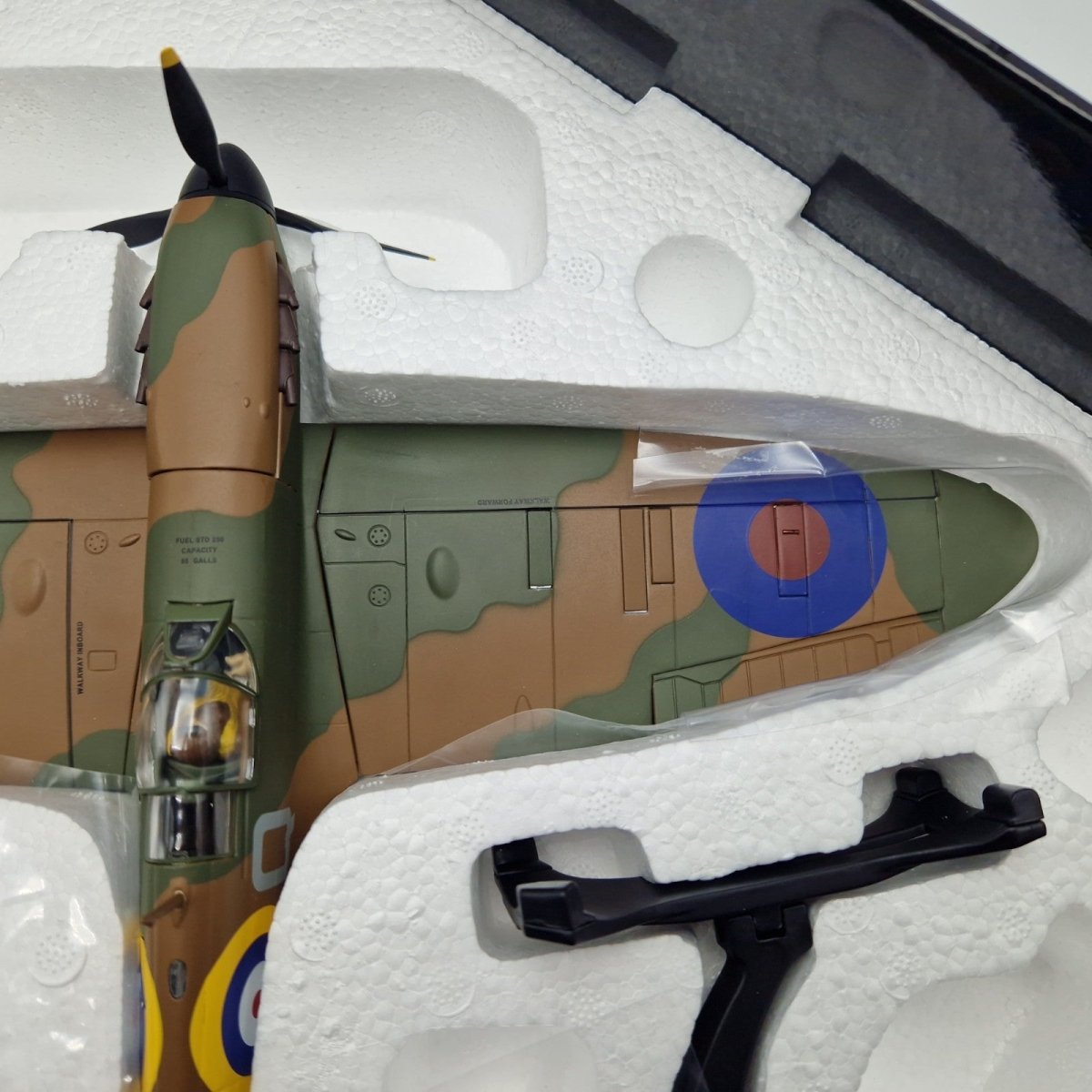 Corgi Aviation Archive 1:32 Spitfire MK1a, No.41 Sqn AA33910 - Corgi