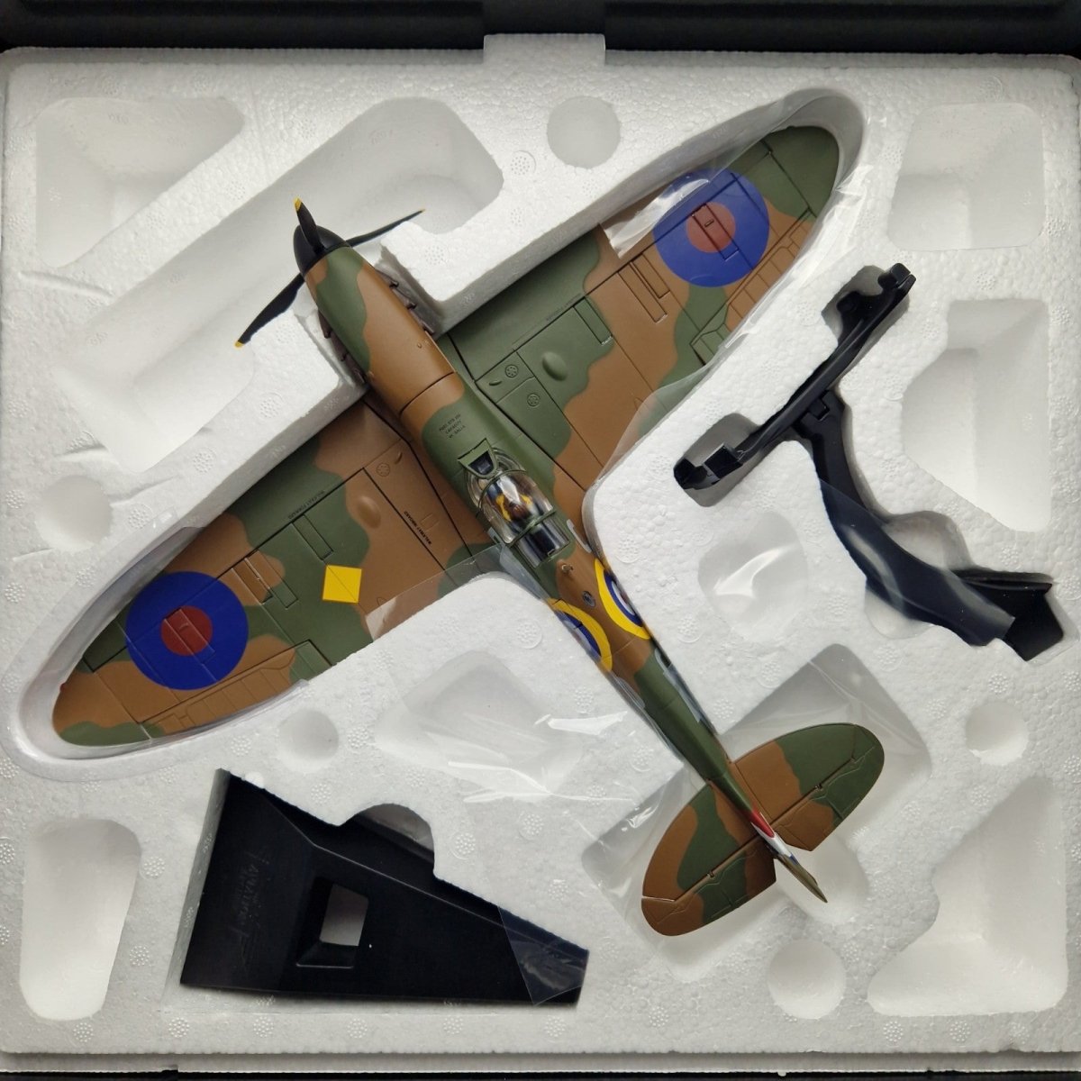 Corgi Aviation Archive 1:32 Spitfire MK1a, No.41 Sqn AA33910 - Corgi