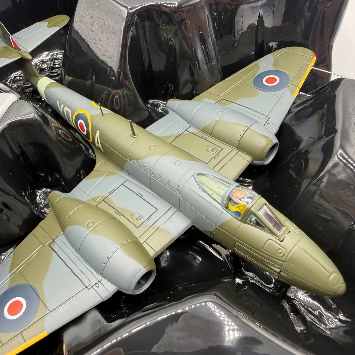 Corgi Aviation Archive 1:72 AA27401 Gloster Meteor F3, 616 Squadron, Lubeck 1945 - Corgi