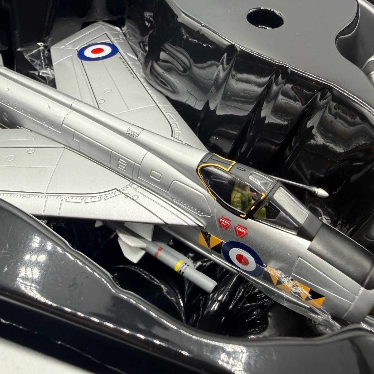 Corgi Aviation Archive 1:72 AA32312 Lightning F6, RAF 74 Sqn, Singapore 1969 - Corgi