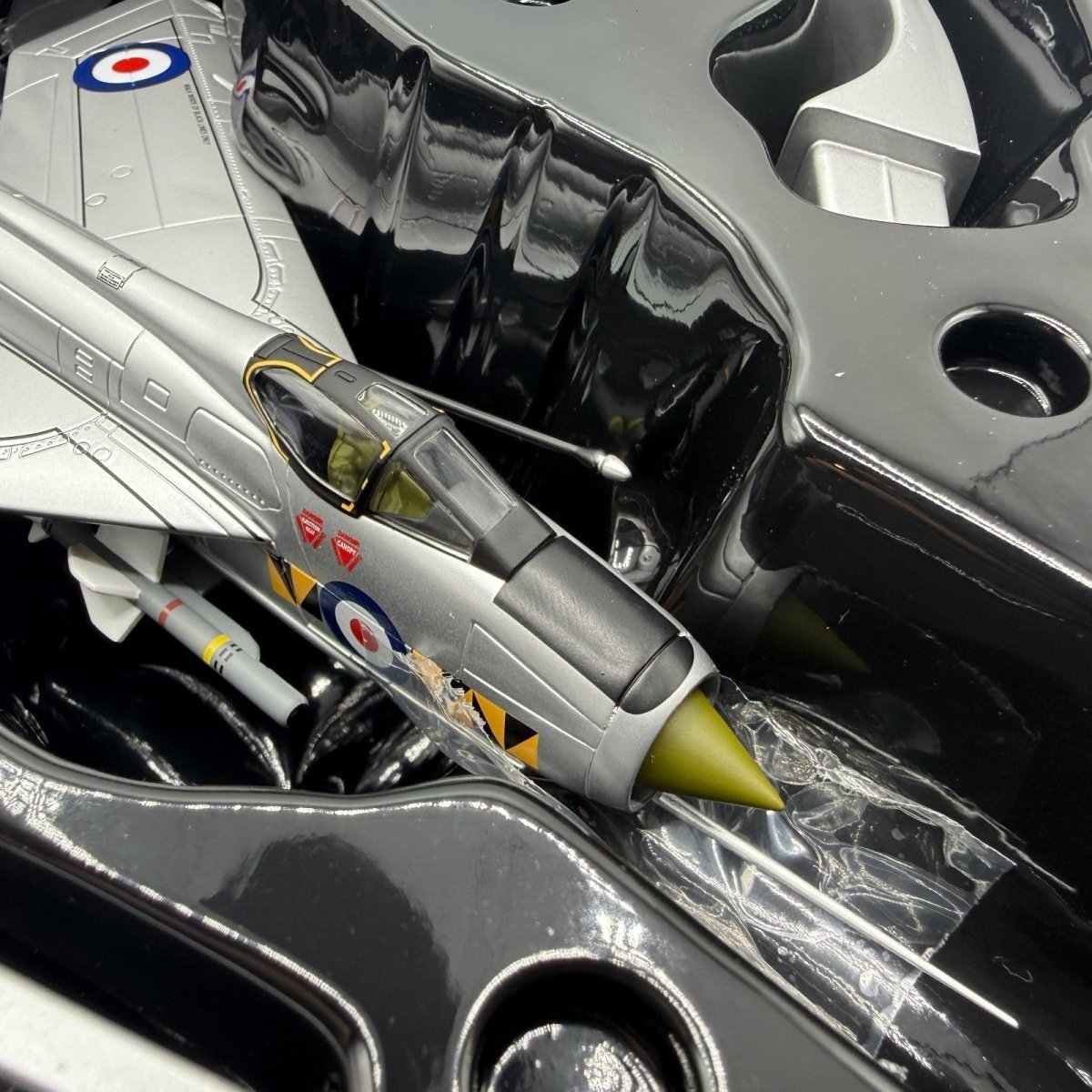 Corgi Aviation Archive 1:72 AA32312 Lightning F6, RAF 74 Sqn, Singapore 1969 - Corgi