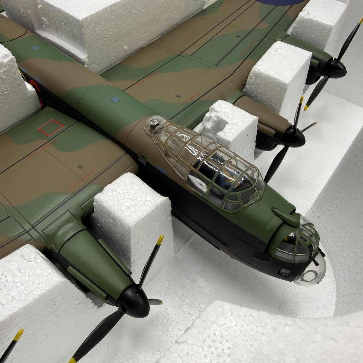 Corgi Aviation Archive 1:72 AA32608 Lancaster MKIII, WC Guy Gibson, 617 Sqn 1943 - Corgi