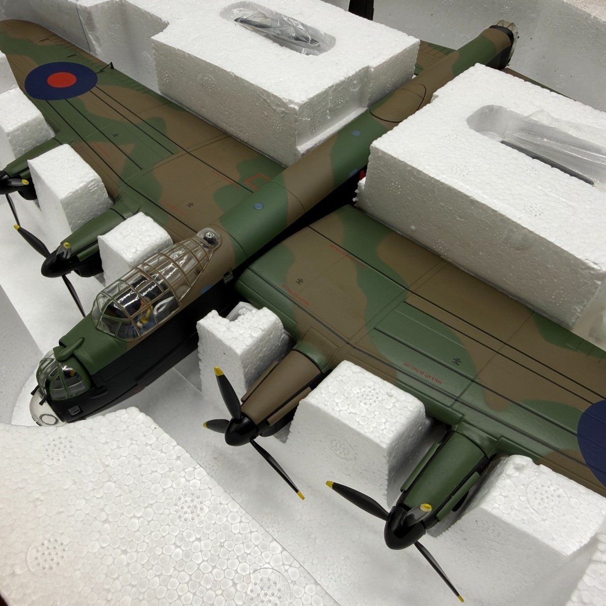 Corgi Aviation Archive 1:72 AA32608 Lancaster MKIII, WC Guy Gibson, 617 Sqn 1943 - Corgi