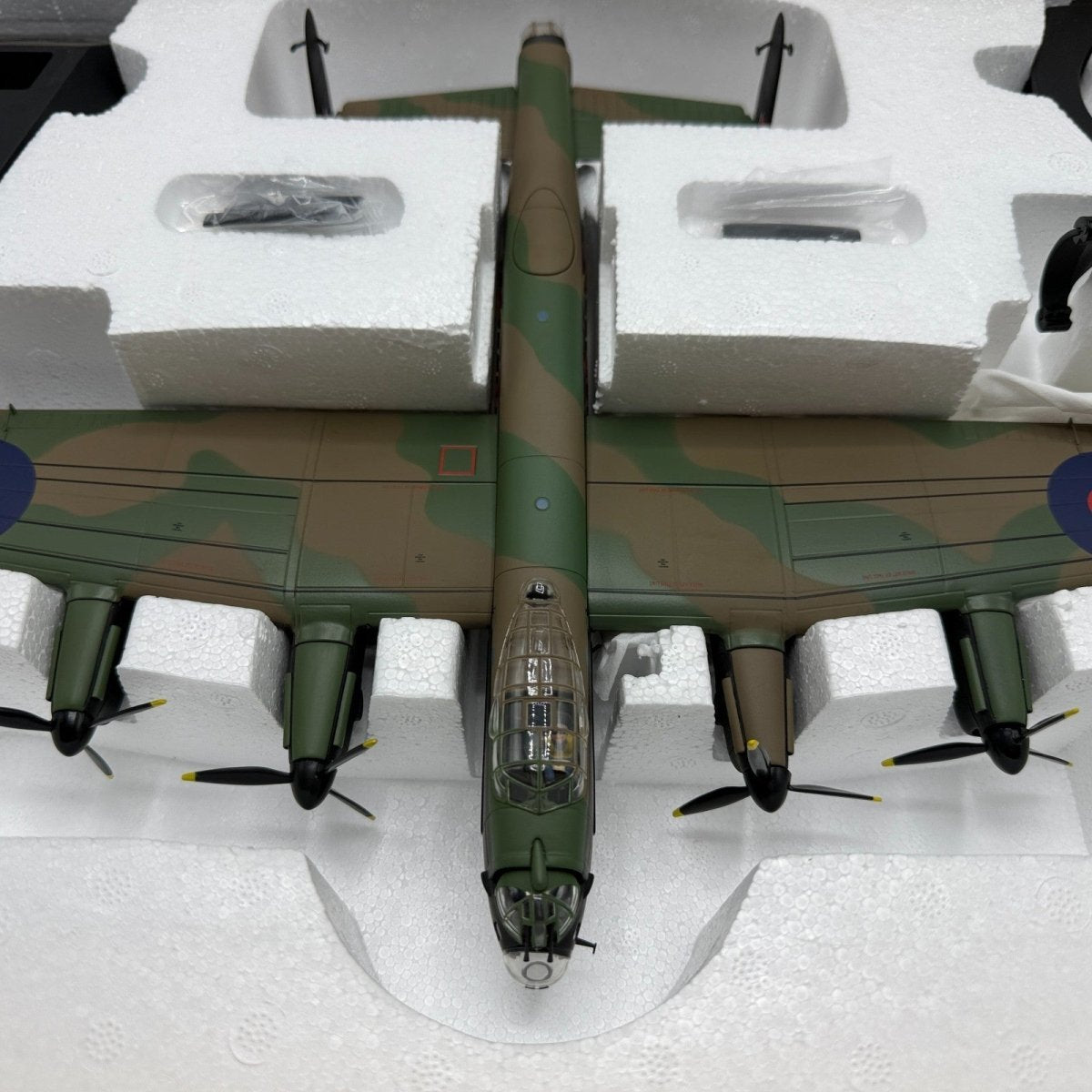 Corgi Aviation Archive 1:72 AA32608 Lancaster MKIII, WC Guy Gibson, 617 Sqn 1943 - Corgi