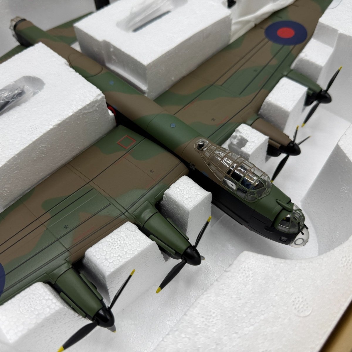 Corgi Aviation Archive 1:72 AA32608 Lancaster MKIII, WC Guy Gibson, 617 Sqn 1943 - Corgi