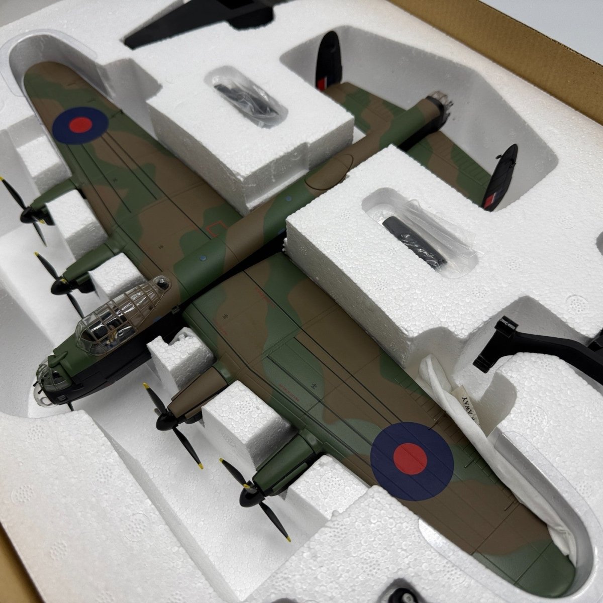 Corgi Aviation Archive 1:72 AA32608 Lancaster MKIII, WC Guy Gibson, 617 Sqn 1943 - Corgi