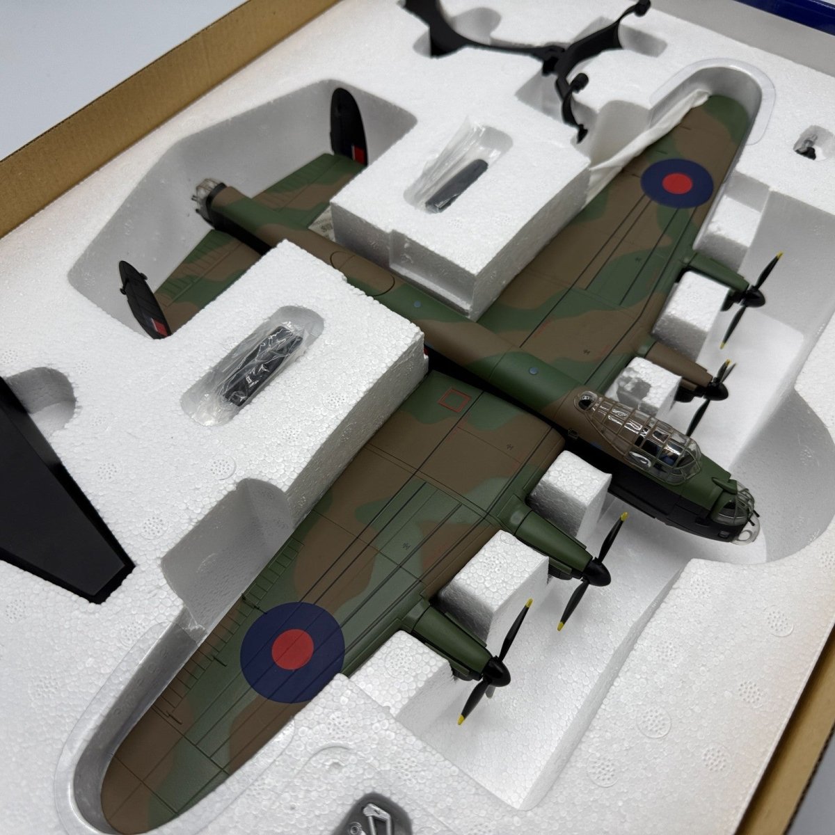 Corgi Aviation Archive 1:72 AA32608 Lancaster MKIII, WC Guy Gibson, 617 Sqn 1943 - Corgi
