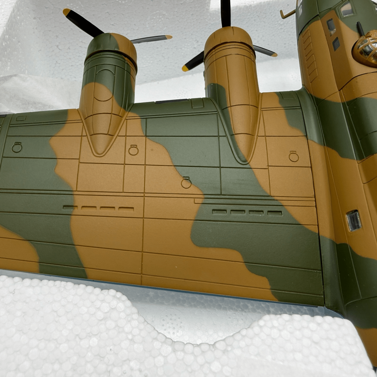 Corgi Aviation Archive 1:72 AA33304 B - 17E "Yankee Doodle" 414 Squadron Diecast - Corgi