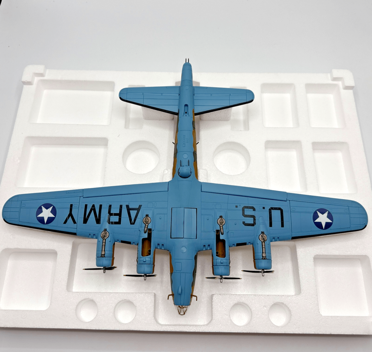 Corgi Aviation Archive 1:72 AA33304 B - 17E "Yankee Doodle" 414 Squadron Diecast - Corgi