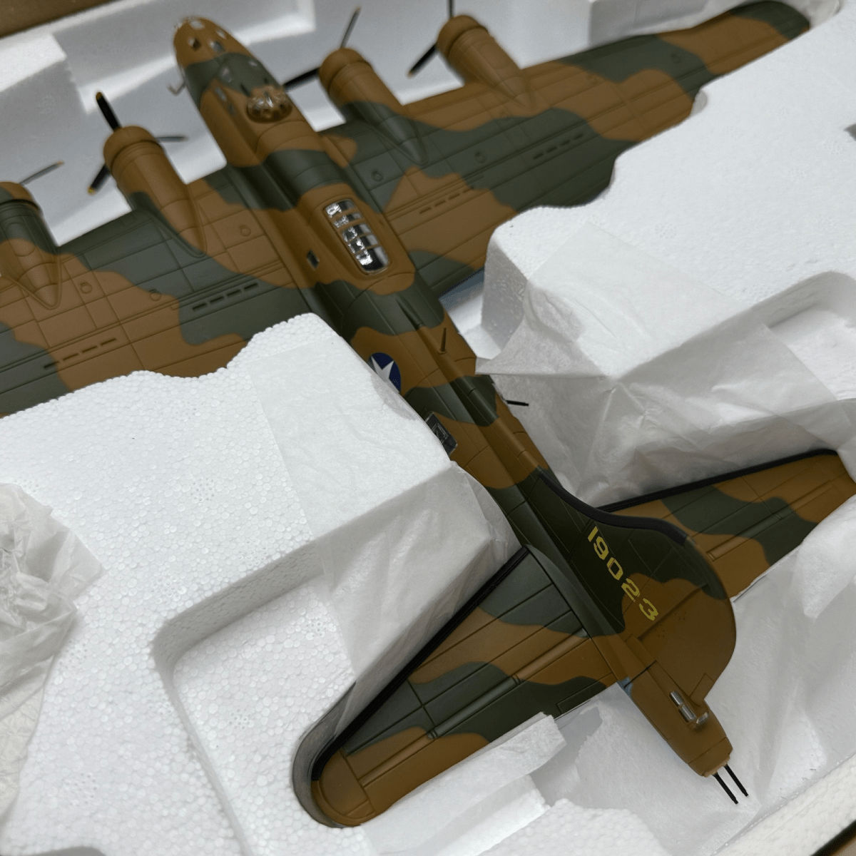 Corgi Aviation Archive 1:72 AA33304 B - 17E "Yankee Doodle" 414 Squadron Diecast - Corgi