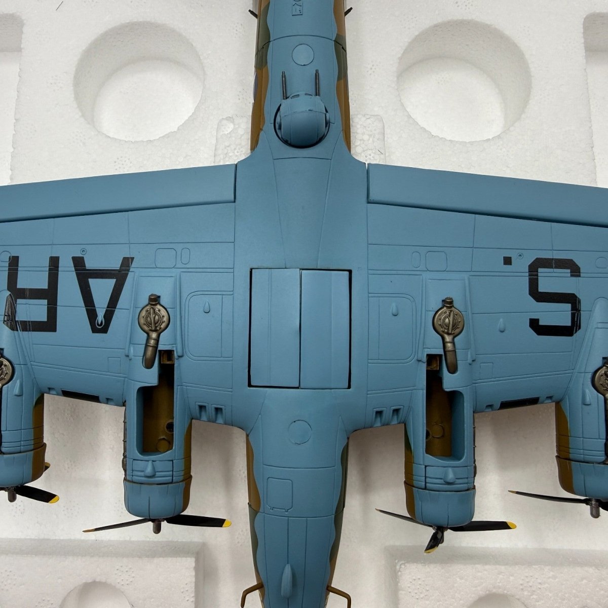 Corgi Aviation Archive 1:72 AA33304 B - 17E "Yankee Doodle" 414 Squadron Diecast - Corgi