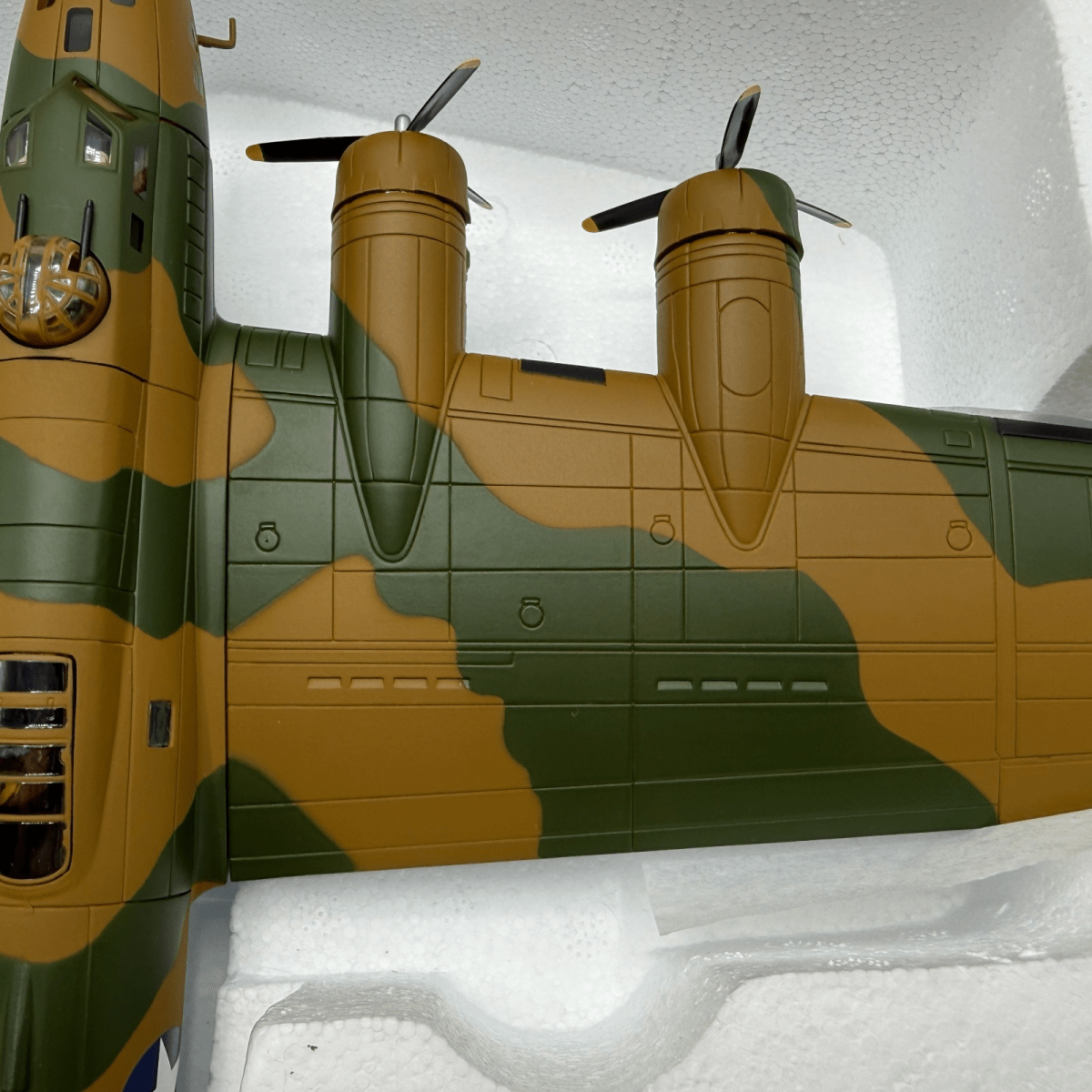 Corgi Aviation Archive 1:72 AA33304 B - 17E "Yankee Doodle" 414 Squadron Diecast - Corgi