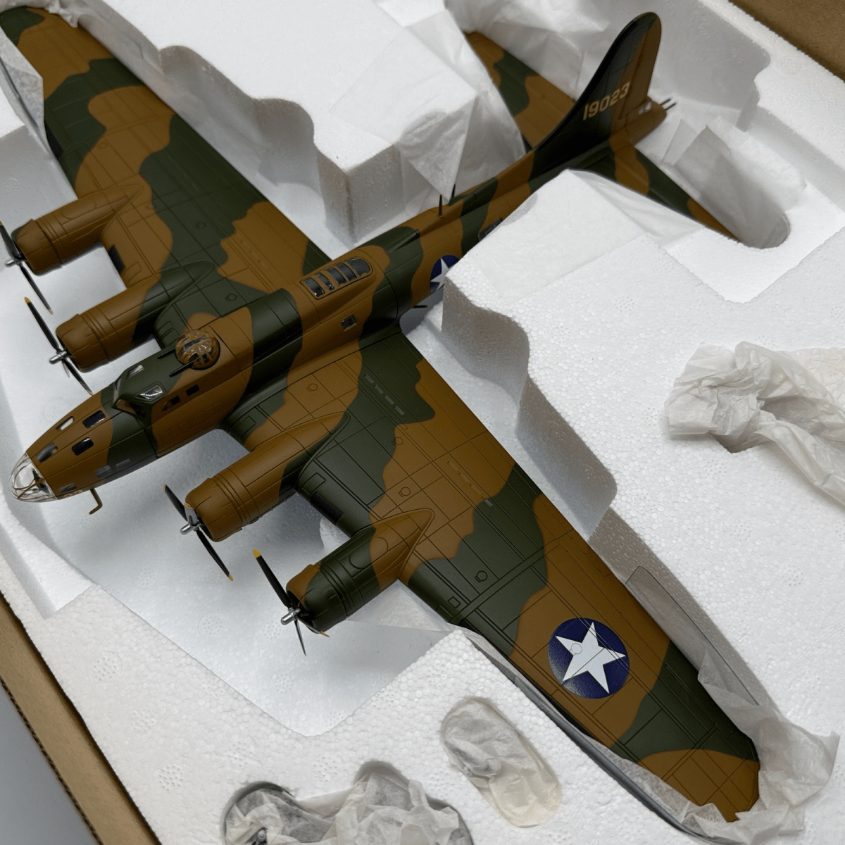 Corgi Aviation Archive 1:72 AA33304 B - 17E "Yankee Doodle" 414 Squadron Diecast - Corgi
