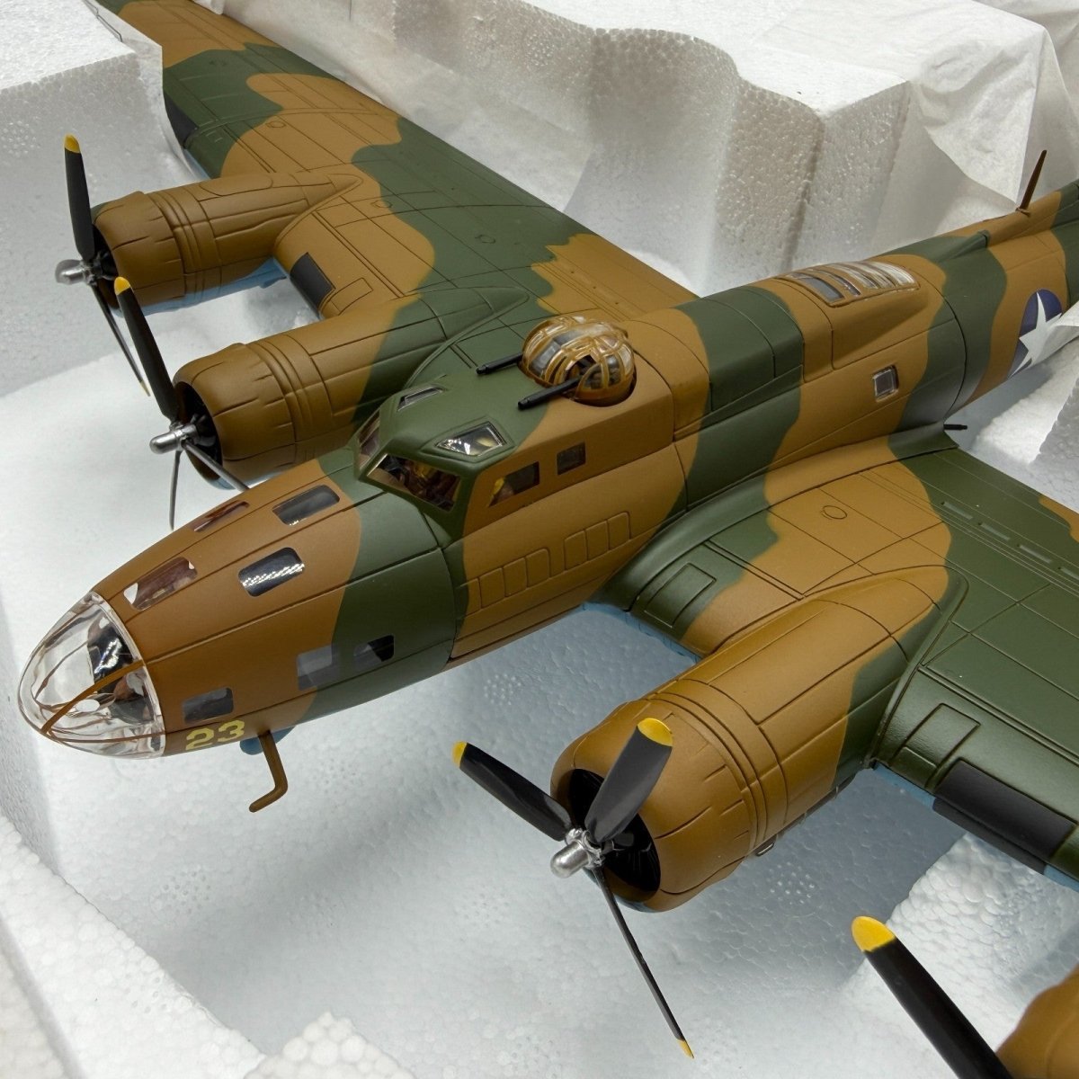 Corgi Aviation Archive 1:72 AA33304 B - 17E "Yankee Doodle" 414 Squadron Diecast - Corgi