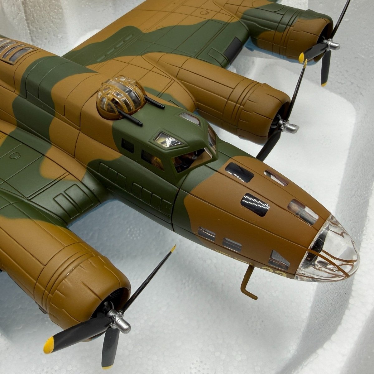 Corgi Aviation Archive 1:72 AA33304 B - 17E "Yankee Doodle" 414 Squadron Diecast - Corgi