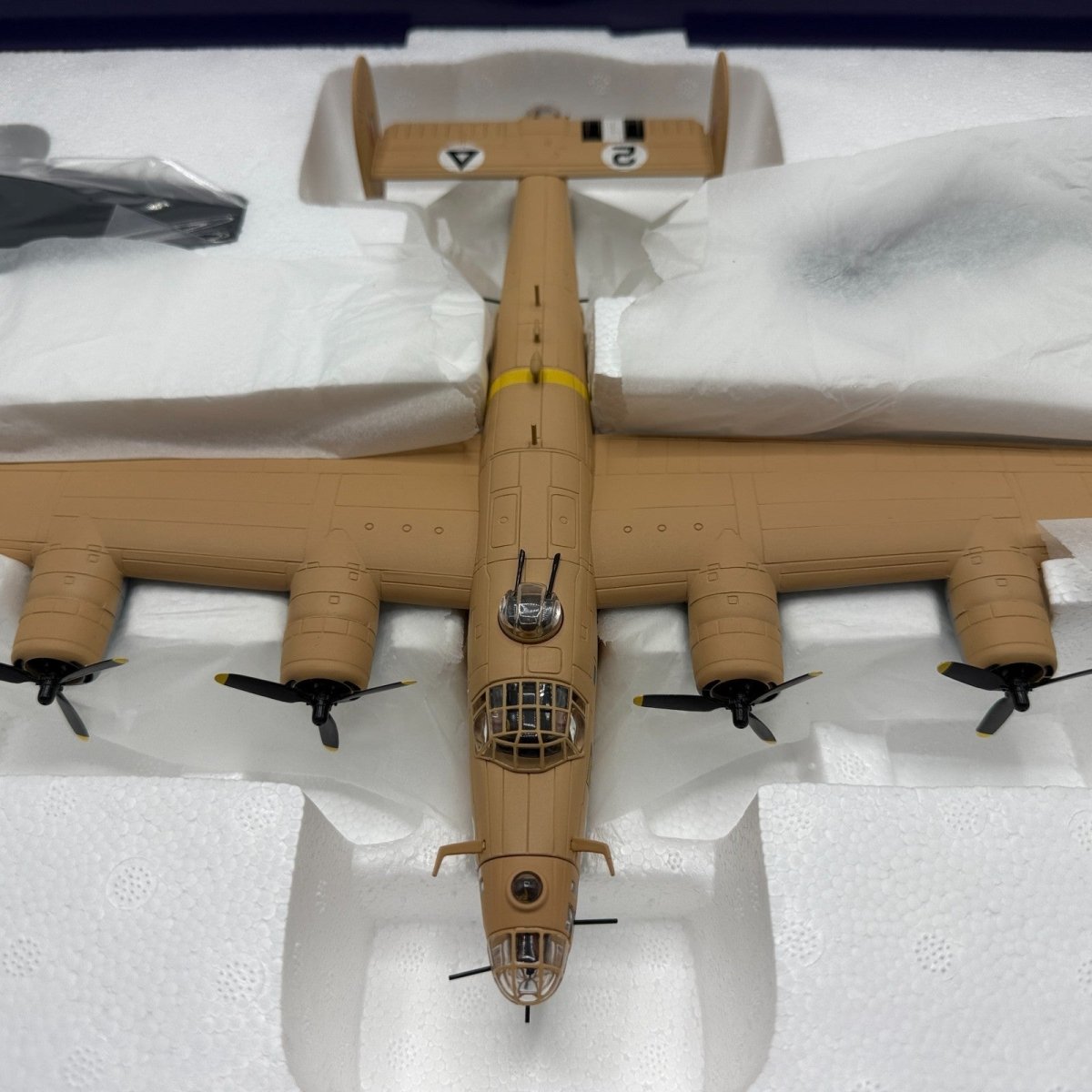 Corgi Aviation Archive 1:72 AA34003 B24D Liberator 'Strawberry Bitch' - Corgi