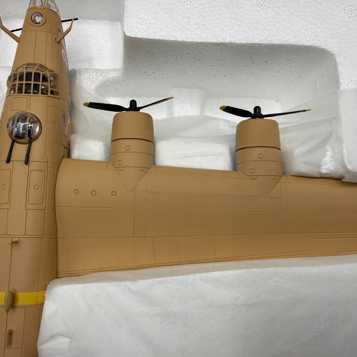 Corgi Aviation Archive 1:72 AA34003 B24D Liberator 'Strawberry Bitch' - Corgi
