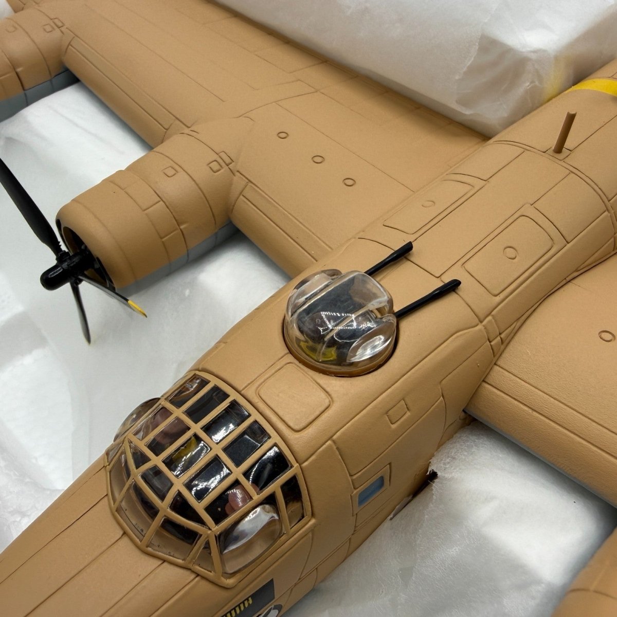 Corgi Aviation Archive 1:72 AA34003 B24D Liberator 'Strawberry Bitch' - Corgi