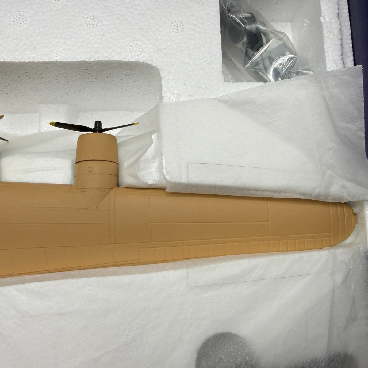 Corgi Aviation Archive 1:72 AA34003 B24D Liberator 'Strawberry Bitch' - Corgi